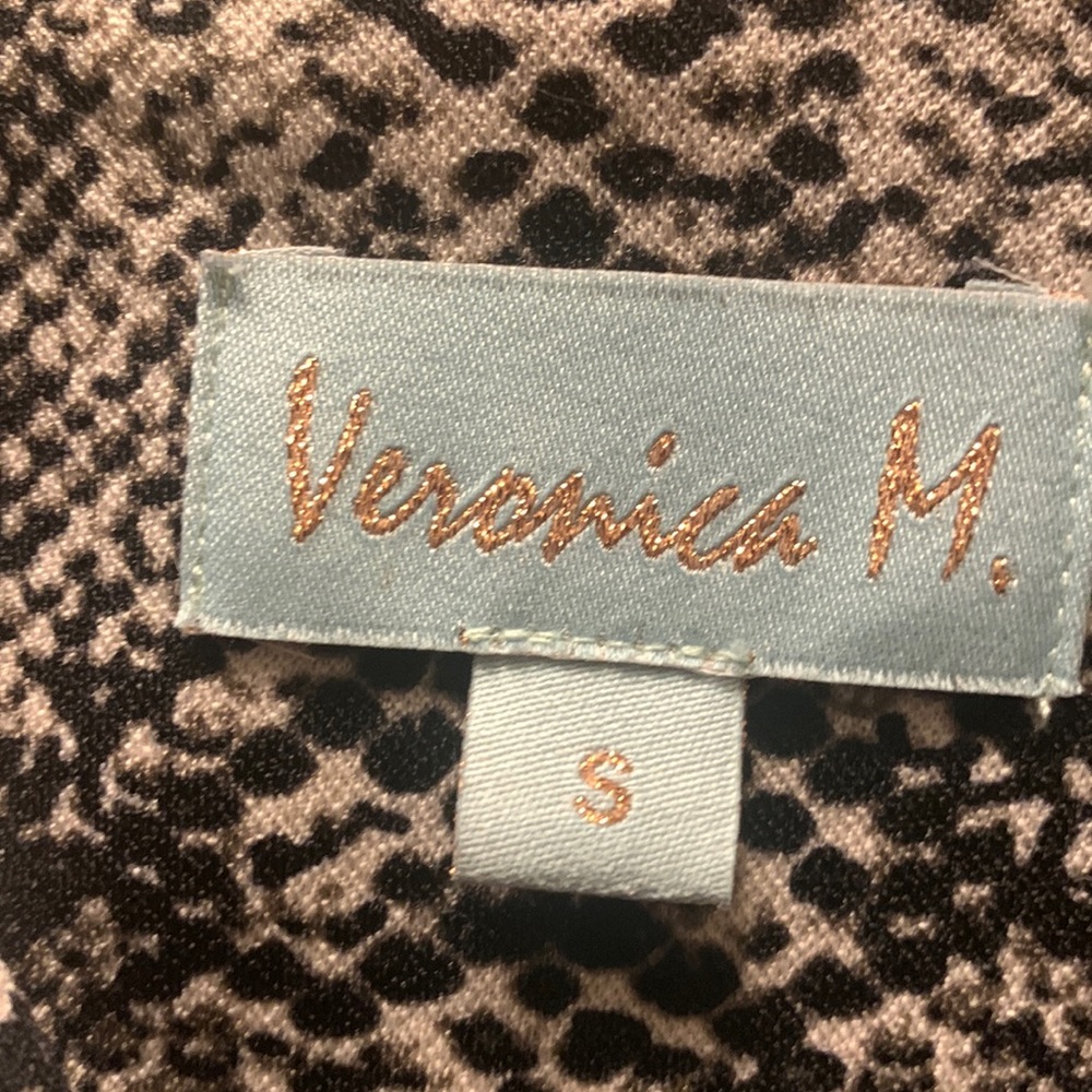 🐍 Get Sssstylish with the Veronica M Snakeskin Print Blazer in Size Small! 🐍 - Picture 13 of 16